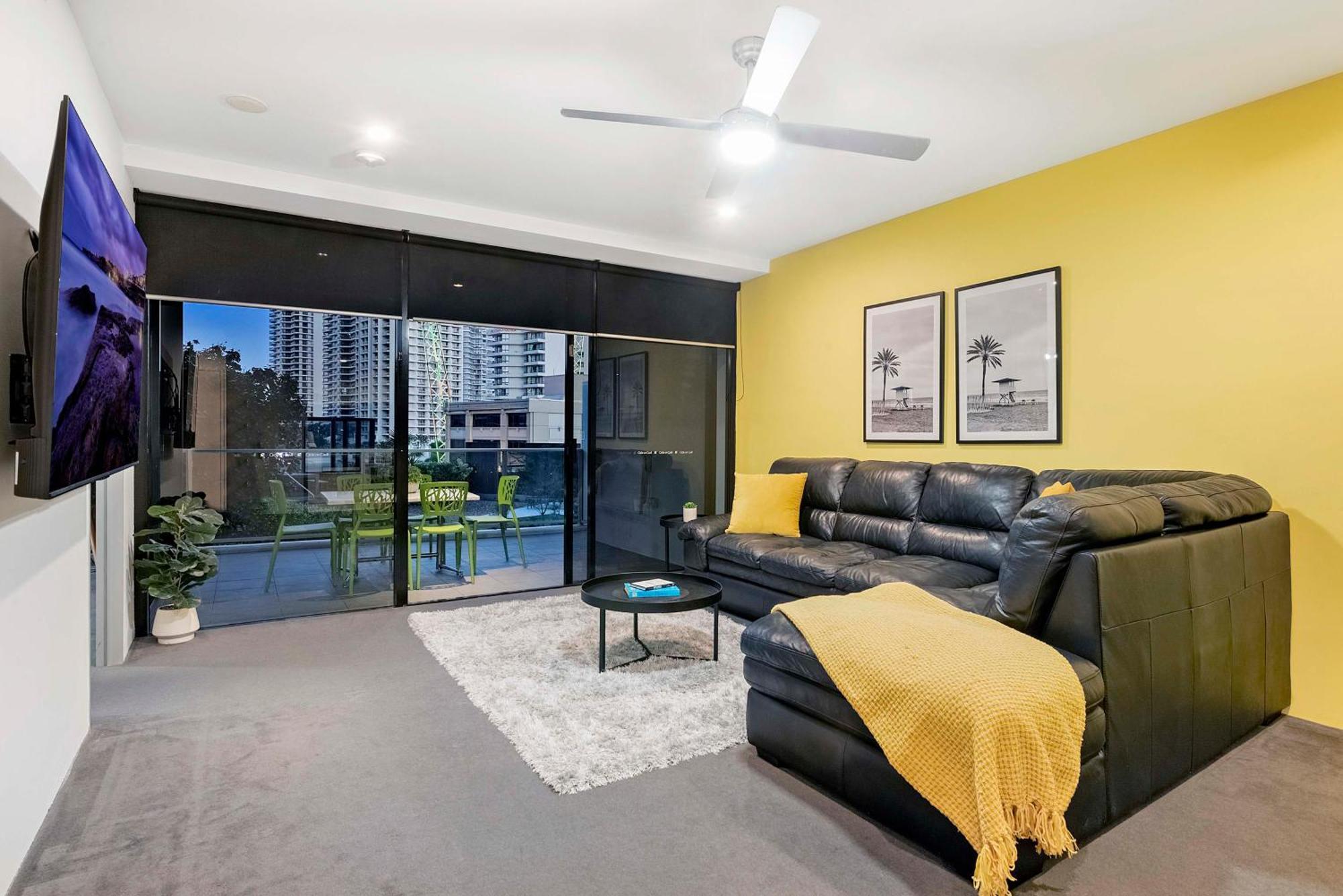 Circle On Cavill - Self Contained & Privately Managed Apartments - Wow Stay Голд-Кост Екстер'єр фото