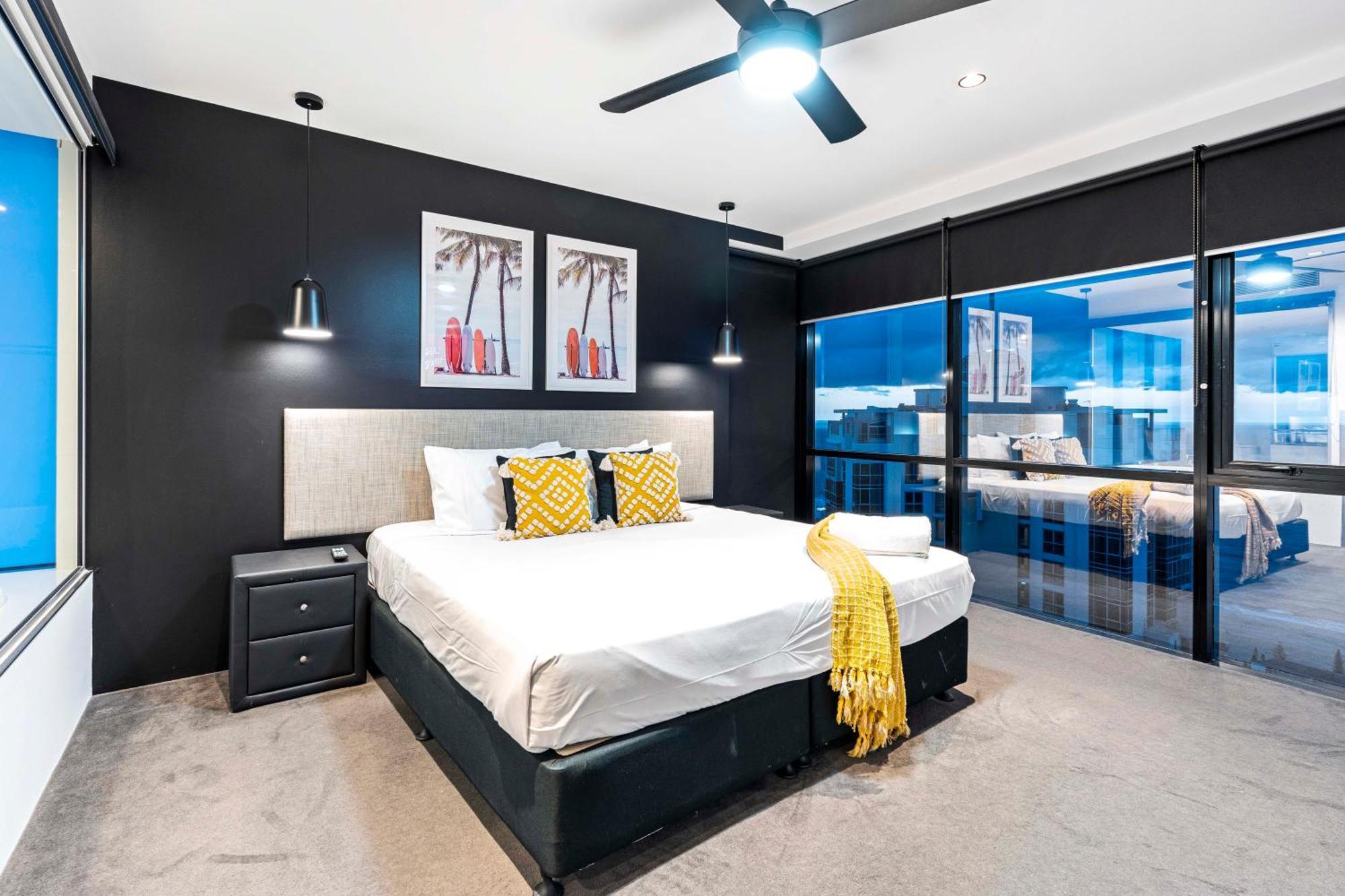 Circle On Cavill - Self Contained & Privately Managed Apartments - Wow Stay Голд-Кост Екстер'єр фото