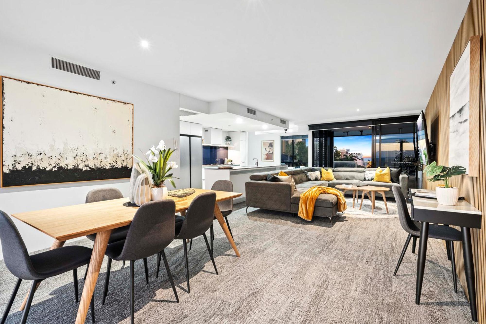 Circle On Cavill - Self Contained & Privately Managed Apartments - Wow Stay Голд-Кост Екстер'єр фото