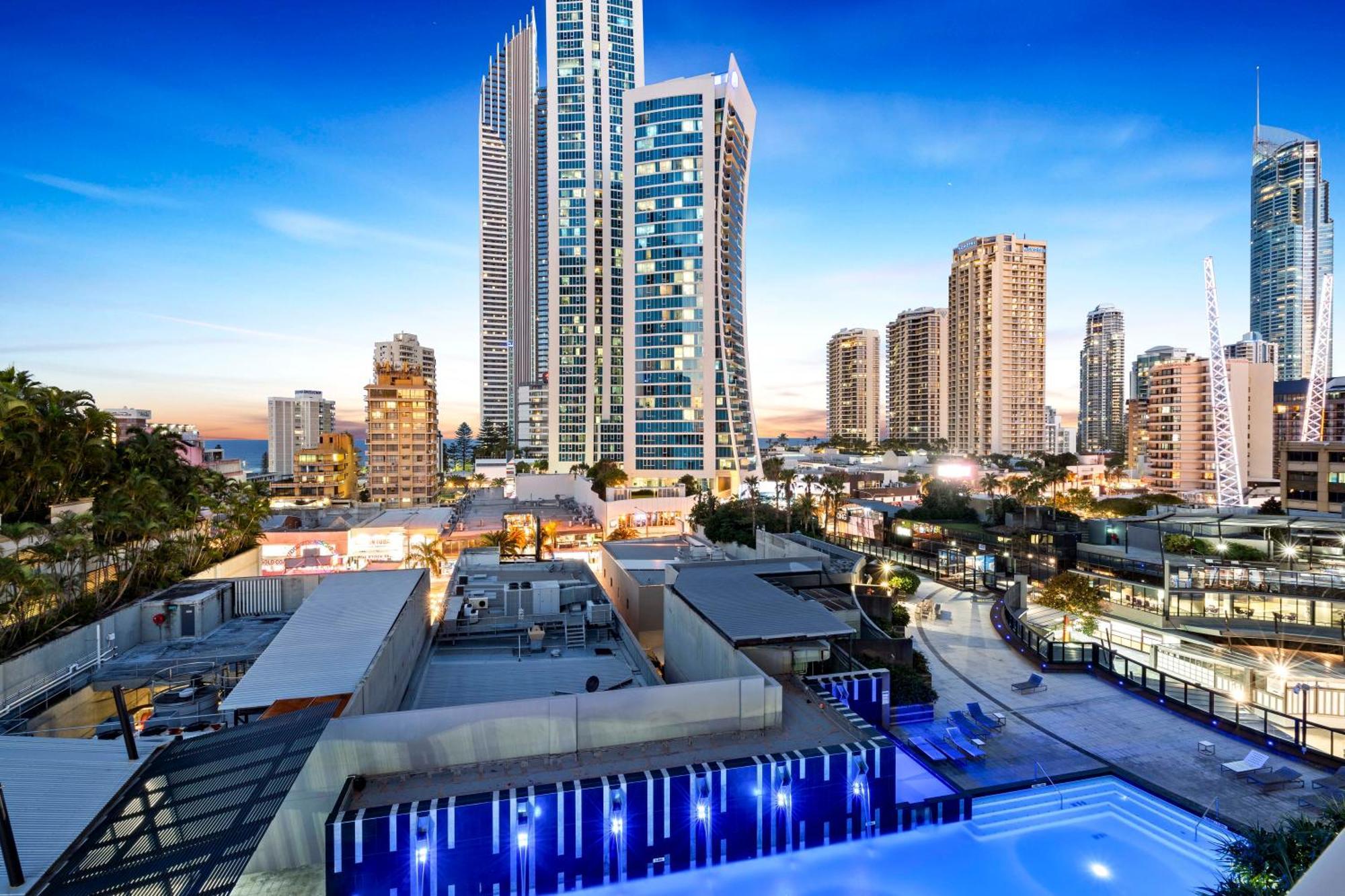 Circle On Cavill - Self Contained & Privately Managed Apartments - Wow Stay Голд-Кост Екстер'єр фото