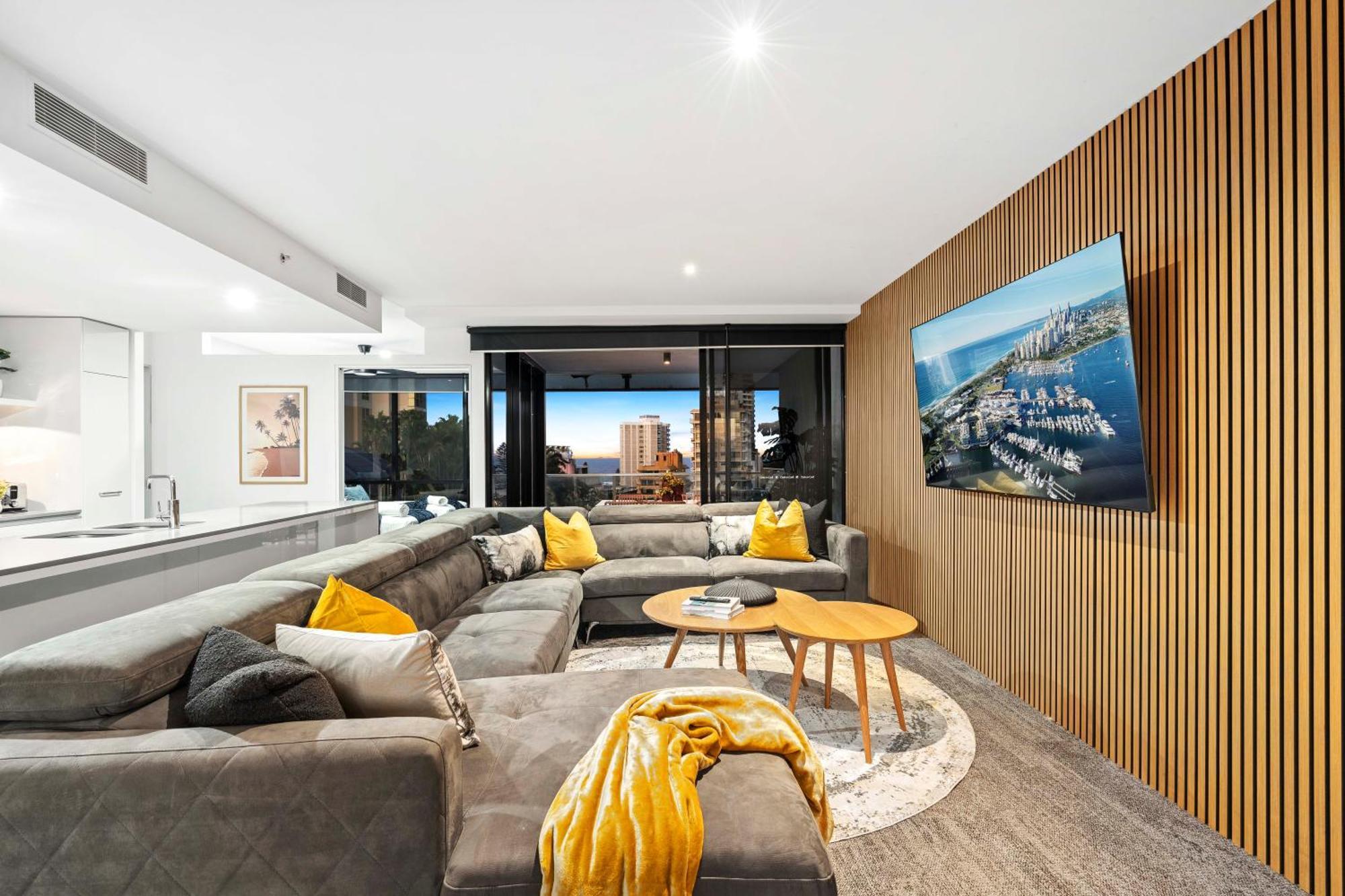 Circle On Cavill - Self Contained & Privately Managed Apartments - Wow Stay Голд-Кост Екстер'єр фото