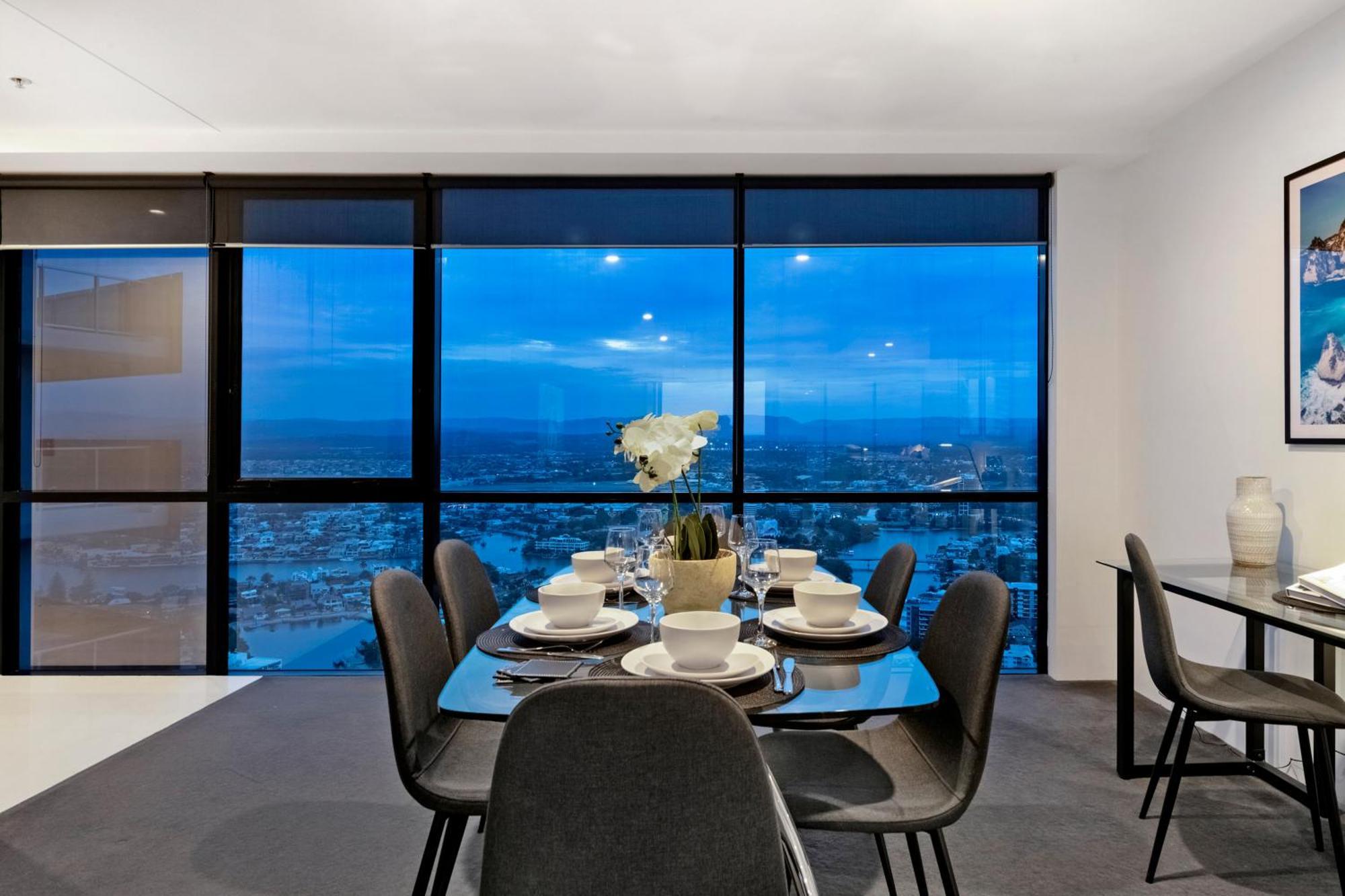 Circle On Cavill - Self Contained & Privately Managed Apartments - Wow Stay Голд-Кост Екстер'єр фото
