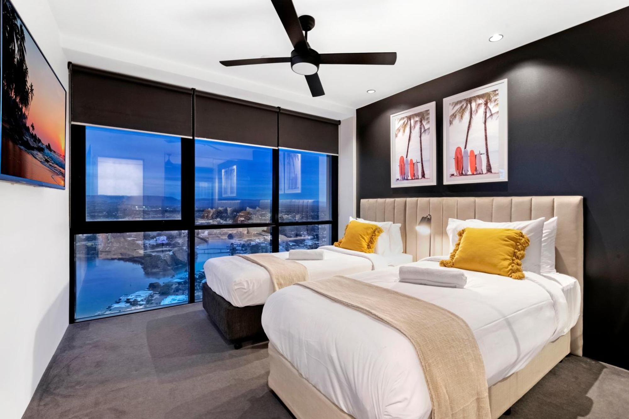 Circle On Cavill - Self Contained & Privately Managed Apartments - Wow Stay Голд-Кост Екстер'єр фото