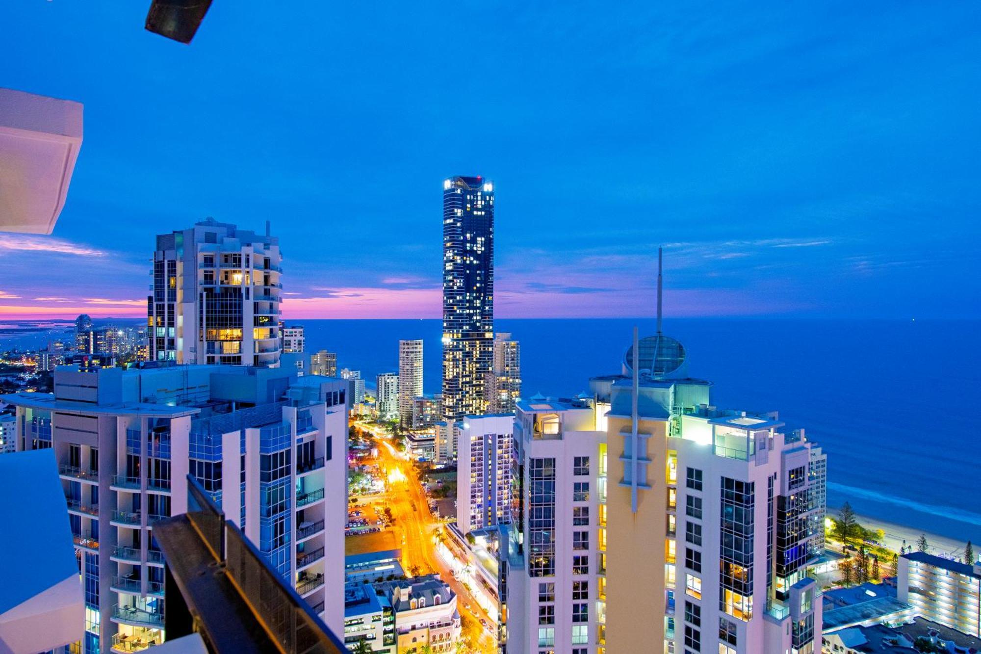 Circle On Cavill - Self Contained & Privately Managed Apartments - Wow Stay Голд-Кост Екстер'єр фото