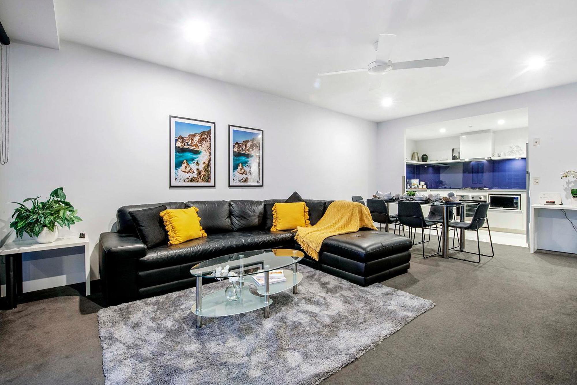 Circle On Cavill - Self Contained & Privately Managed Apartments - Wow Stay Голд-Кост Екстер'єр фото