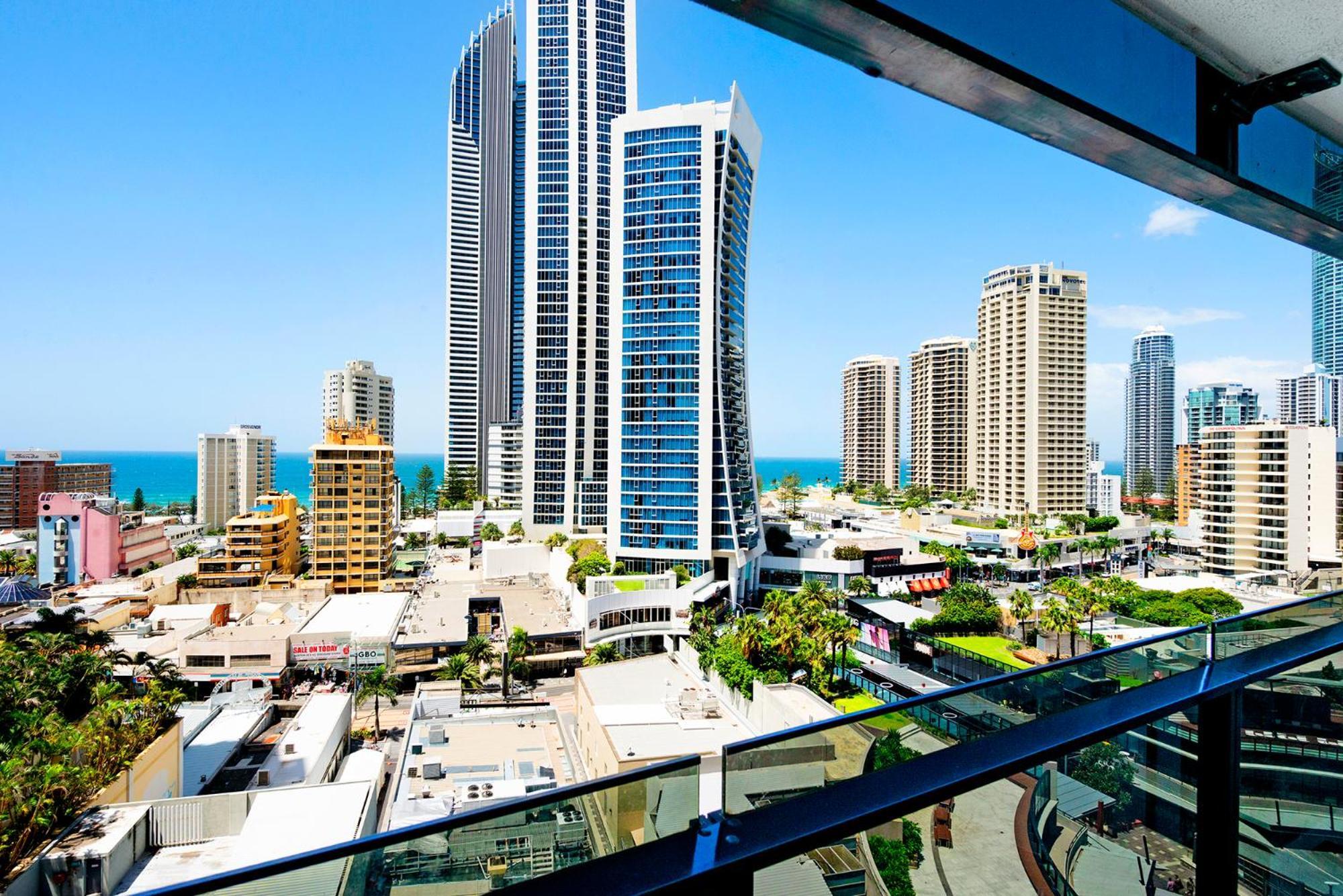 Circle On Cavill - Self Contained & Privately Managed Apartments - Wow Stay Голд-Кост Екстер'єр фото