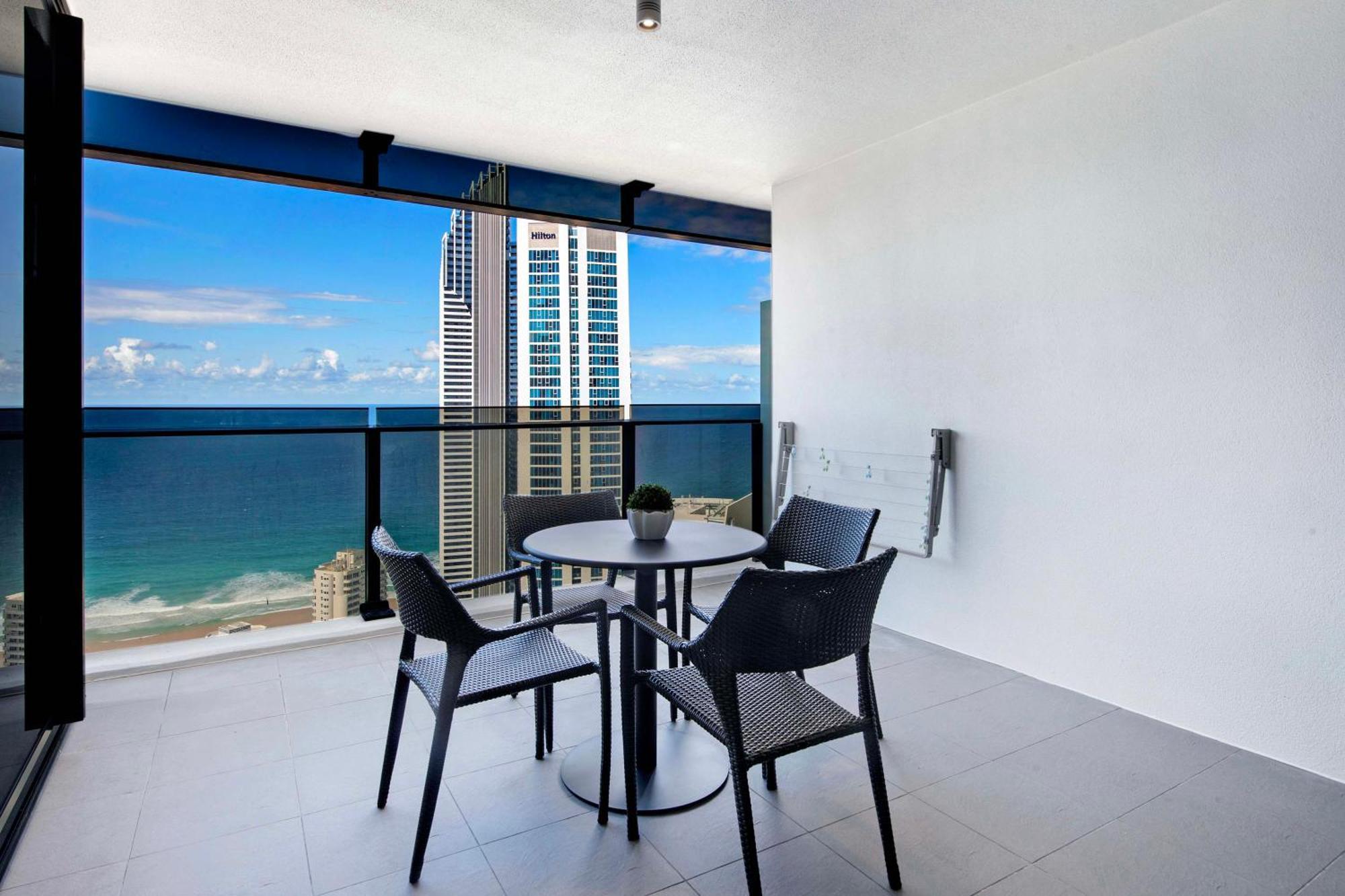 Circle On Cavill - Self Contained & Privately Managed Apartments - Wow Stay Голд-Кост Екстер'єр фото