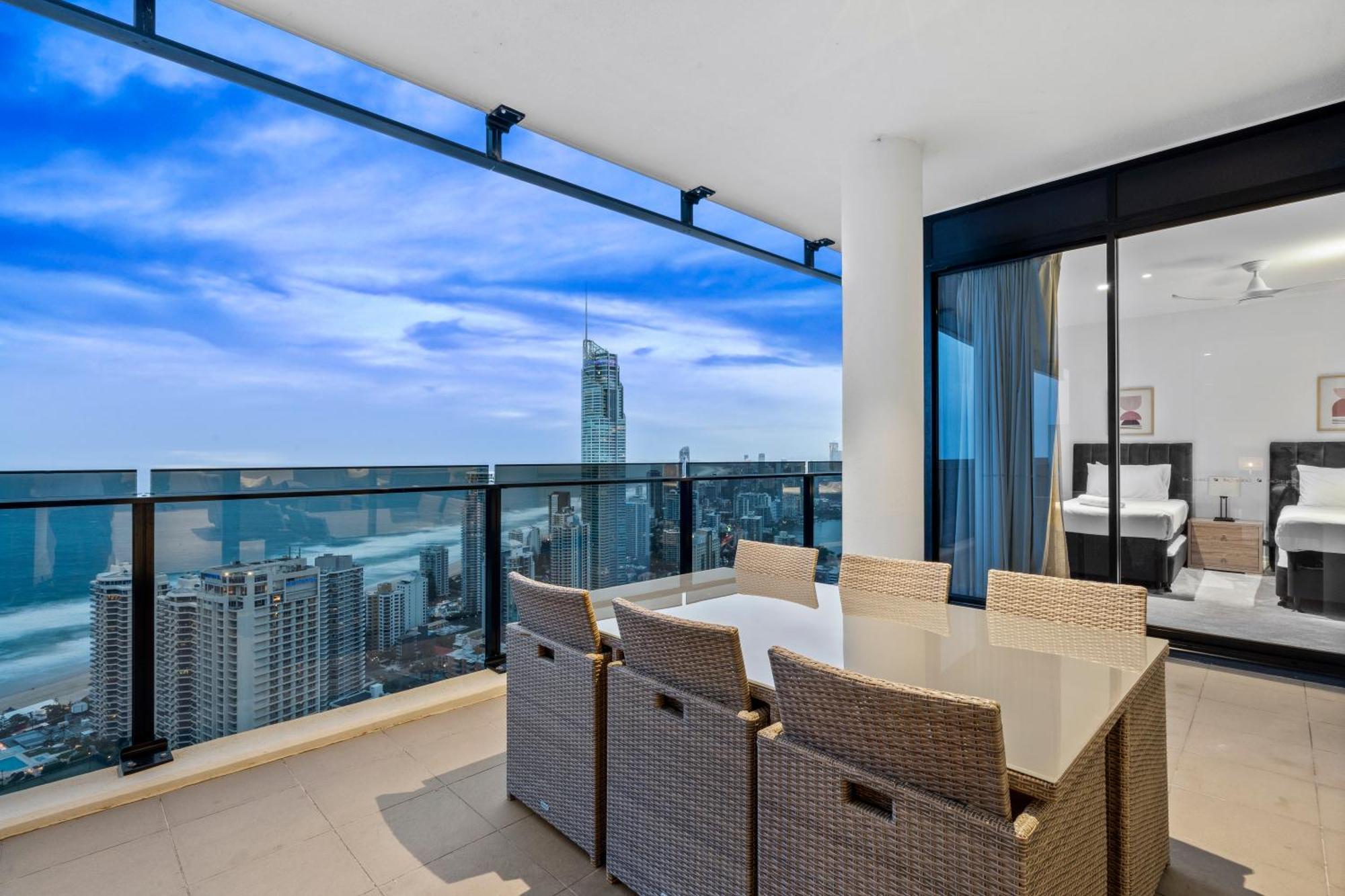 Circle On Cavill - Self Contained & Privately Managed Apartments - Wow Stay Голд-Кост Екстер'єр фото