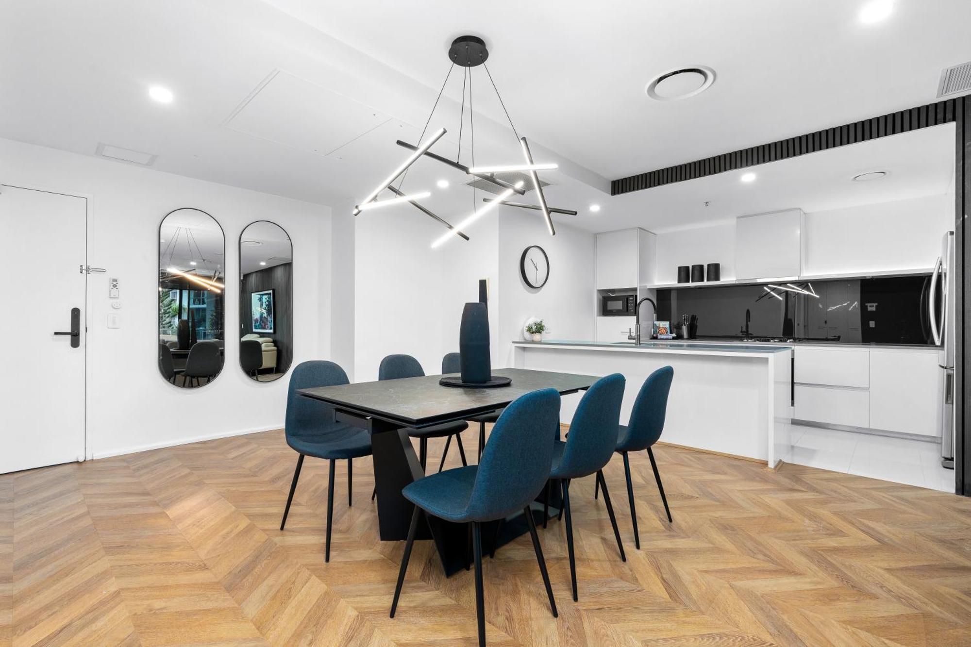 Circle On Cavill - Self Contained & Privately Managed Apartments - Wow Stay Голд-Кост Екстер'єр фото
