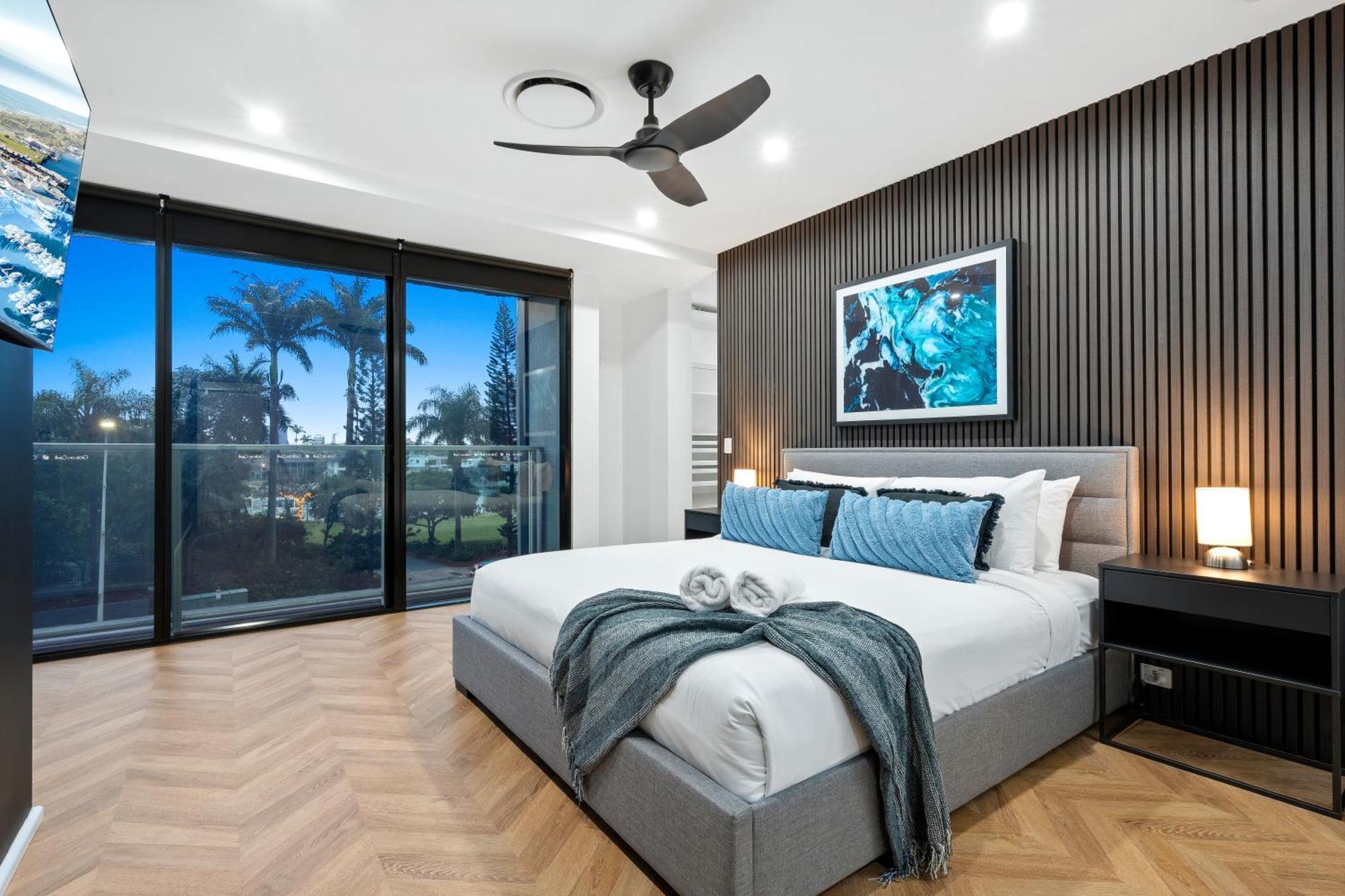 Circle On Cavill - Self Contained & Privately Managed Apartments - Wow Stay Голд-Кост Екстер'єр фото