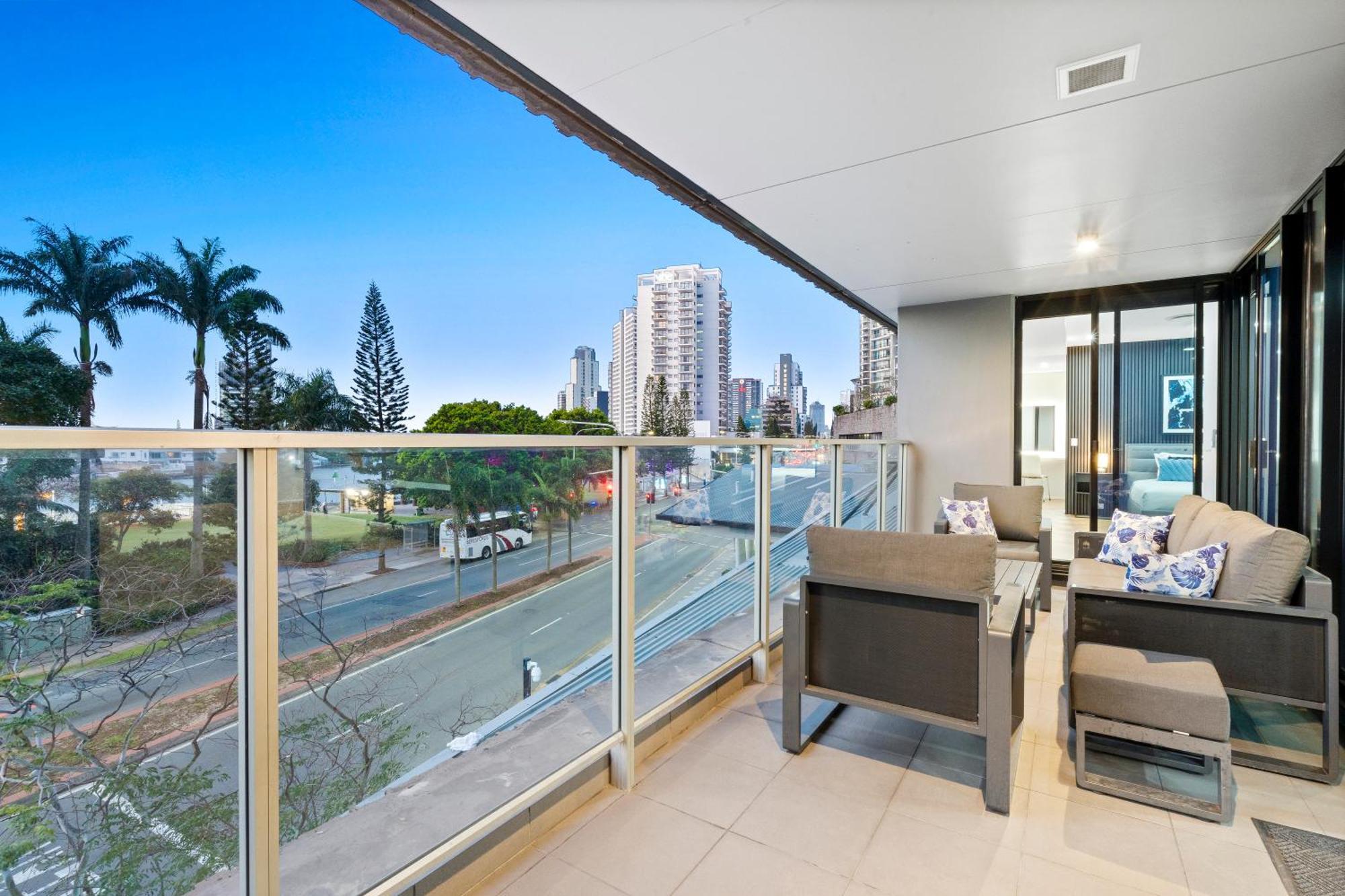 Circle On Cavill - Self Contained & Privately Managed Apartments - Wow Stay Голд-Кост Екстер'єр фото