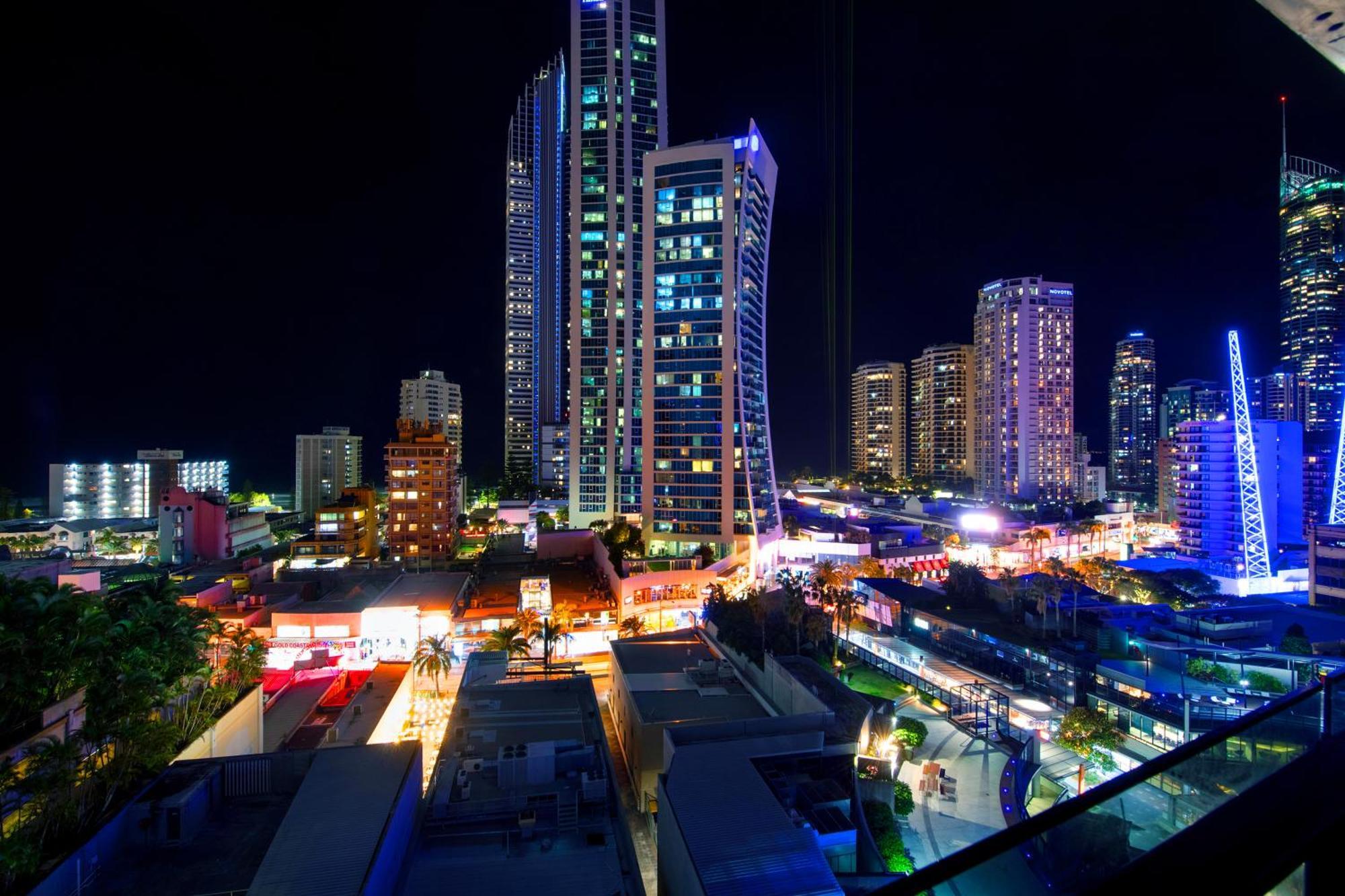 Circle On Cavill - Self Contained & Privately Managed Apartments - Wow Stay Голд-Кост Екстер'єр фото