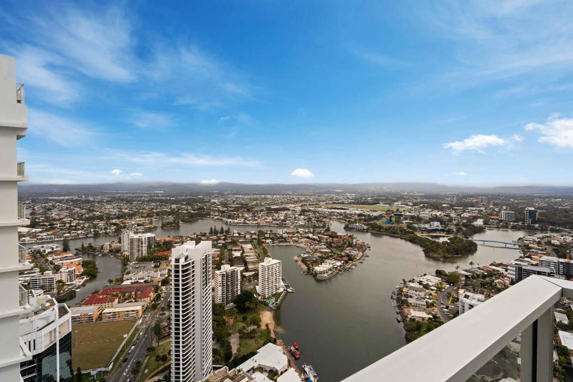 Circle On Cavill - Self Contained & Privately Managed Apartments - Wow Stay Голд-Кост Екстер'єр фото