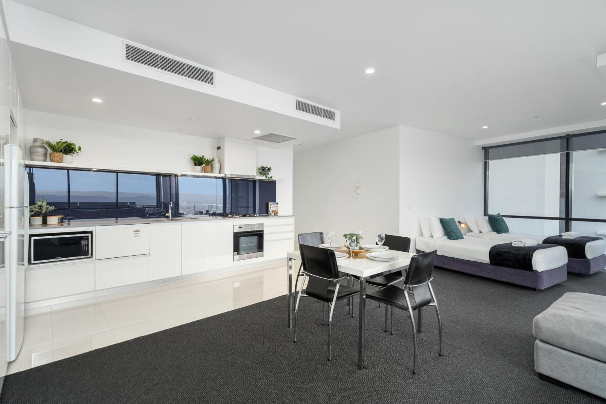 Circle On Cavill - Self Contained & Privately Managed Apartments - Wow Stay Голд-Кост Екстер'єр фото