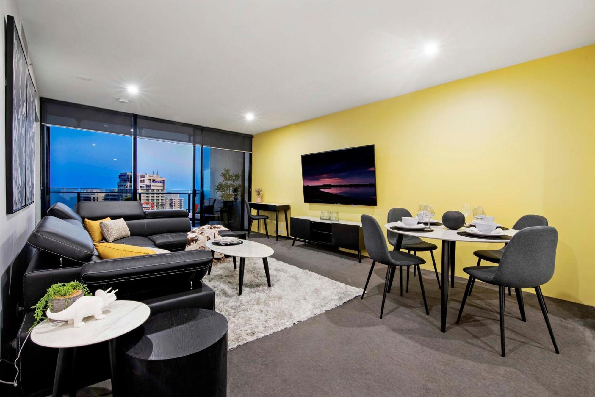Circle On Cavill - Self Contained & Privately Managed Apartments - Wow Stay Голд-Кост Екстер'єр фото
