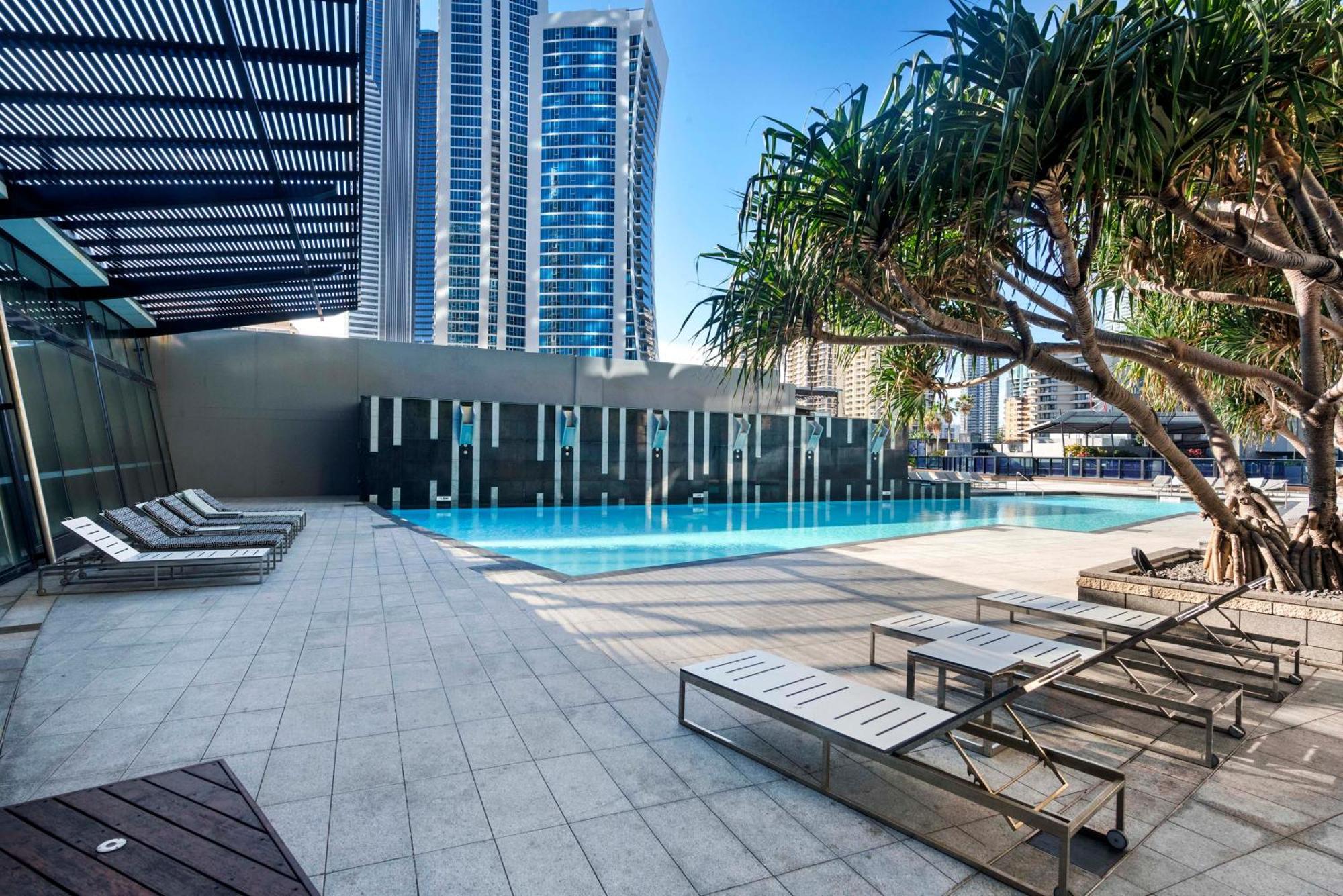 Circle On Cavill - Self Contained & Privately Managed Apartments - Wow Stay Голд-Кост Екстер'єр фото